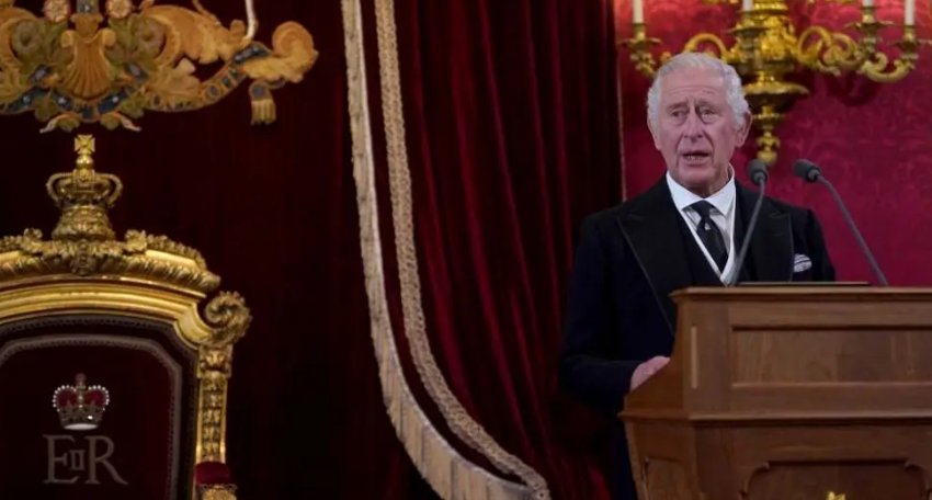 被尴尬质问，查尔斯三世扭头就走，你觉得他会是一个好国王吗？