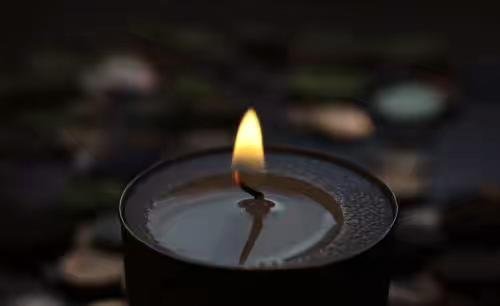 在二十岁的时候就参透生死，是种什么样的体验？