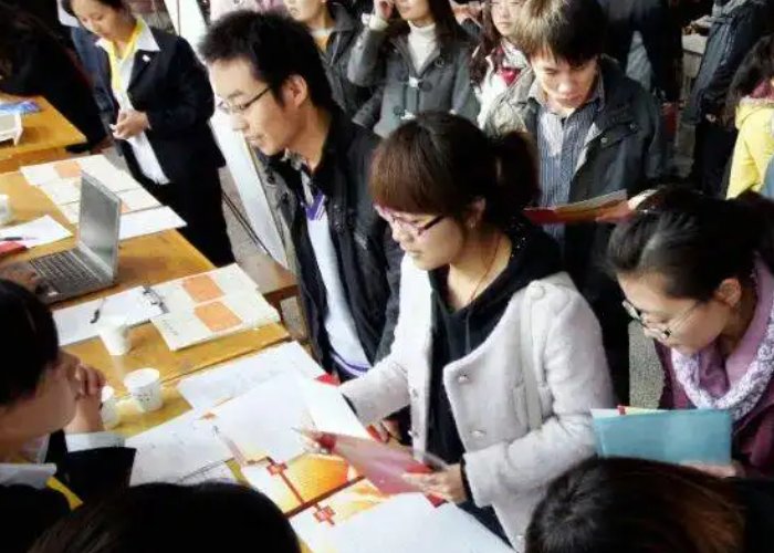 岗位需求大于人数,为何仍有就业压力?