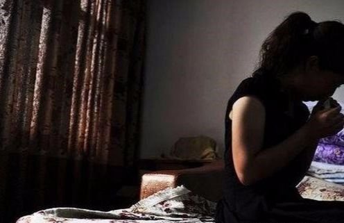 广东男子到朋友家吃饭，多次强行与朋友妻子发生关系，其行为会被如何定性？