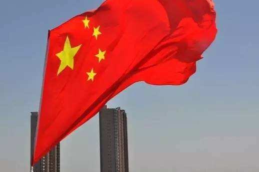 我们也有一面五星红旗是由谁执笔的?