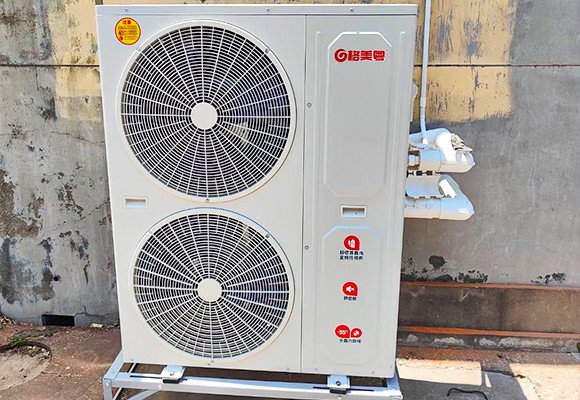 空气能地暖机一天需要多少电费？