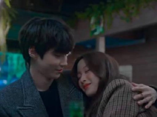 女神降临电视剧结局和谁在一起了？