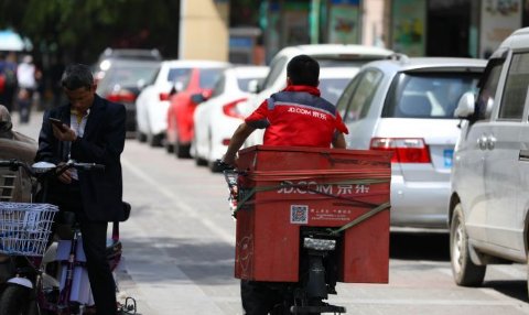 桂城男子清理车库意外翻出17万现金，这到底是谁藏的