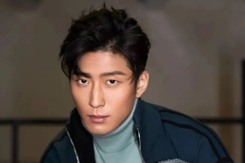 窦骁的父母是干什么的