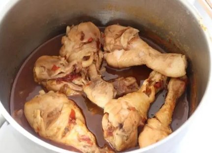 父亲聚餐把烧鸡腿全夹给女儿,疼自家孩子的同时如何考虑好别家孩子?