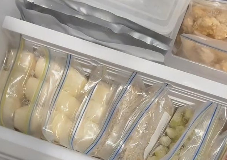 上海女子晒隔离34天后的冰箱，花6分钟数完，冰箱里都有哪些物资？