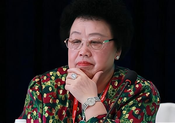 女富豪陈丽华吃了“唐僧肉”，那么她的前夫是谁，为什么离婚呢？