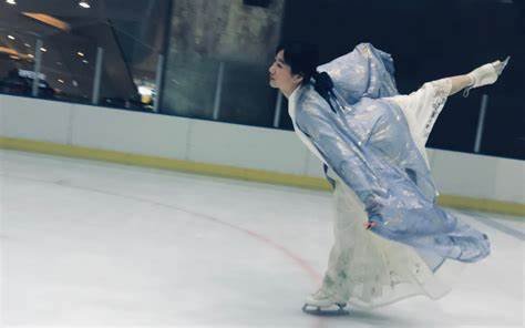 北京冬奥会举行花样滑冰表演滑，花样滑冰能不能穿汉服？