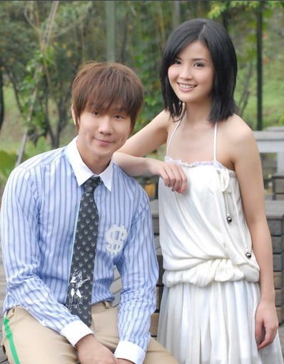 请问。歌词“小酒窝长睫毛”，这是哪首歌曲的歌词？？