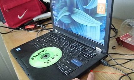 如何用迅雷看看播放光盘里的电影?