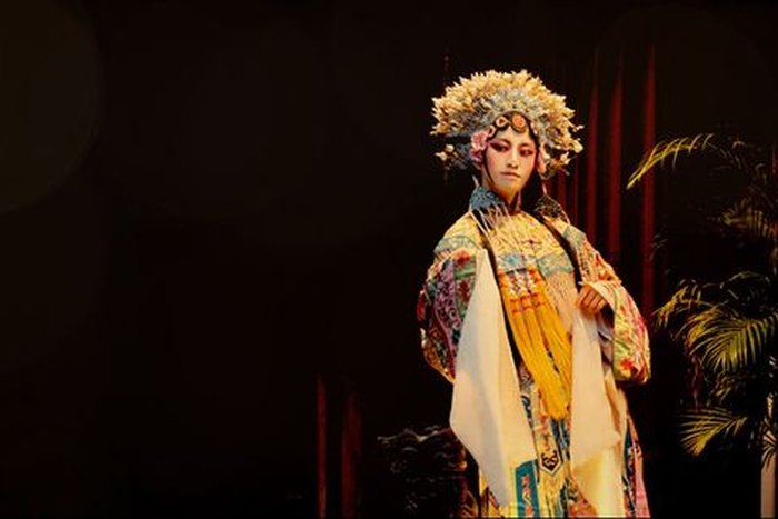 大家都说戏子无情，这里是有什么典故或者故事吗？