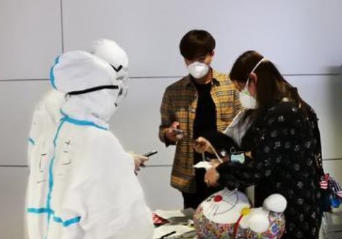 广州白云机场实行临时管控，主要实施了哪些管控措施？