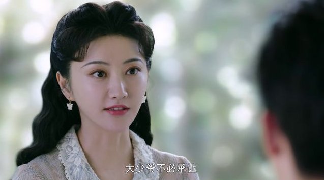 网友称景甜把欲擒故纵玩明白了，她在《流光之城》中饰演的冯世真有多绝？