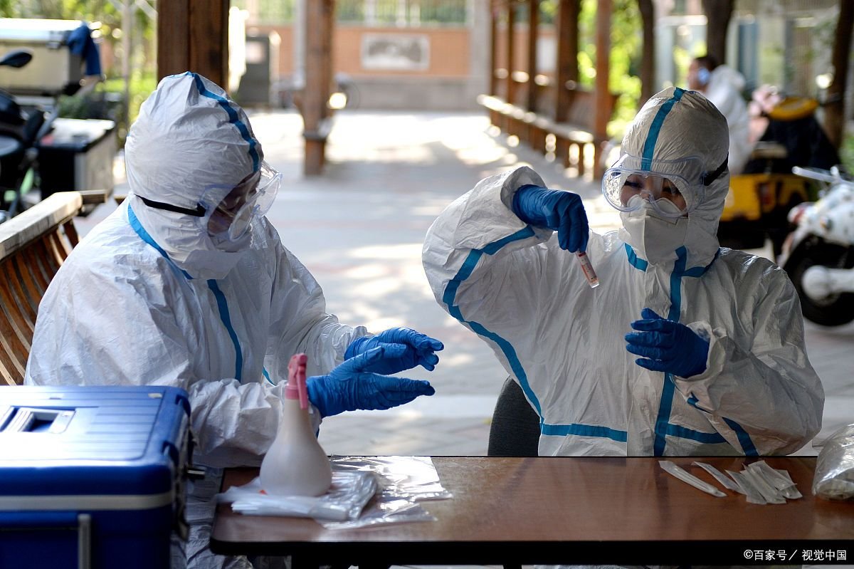 上海医生难回家,进小区被喷消毒液,为何会出现这种现象?