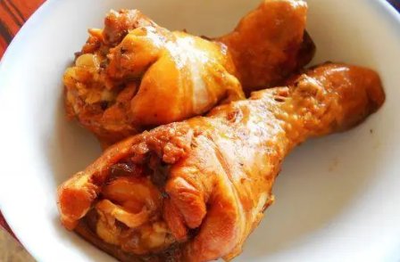 父亲聚餐把烧鸡腿全夹给女儿，疼自家孩子的同时如何考虑好别家孩子？