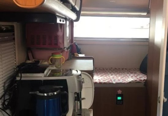 “三口之家蜗游记”走红网络，他们背后有着怎样的故事？