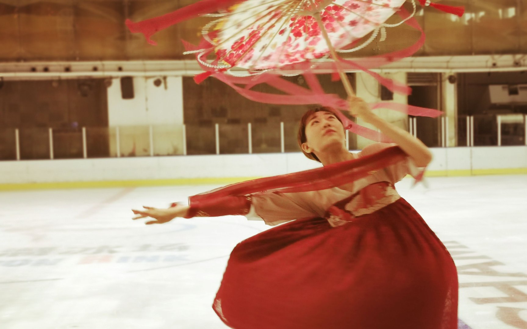 北京冬奥会举行花样滑冰表演滑，花样滑冰能不能穿汉服？