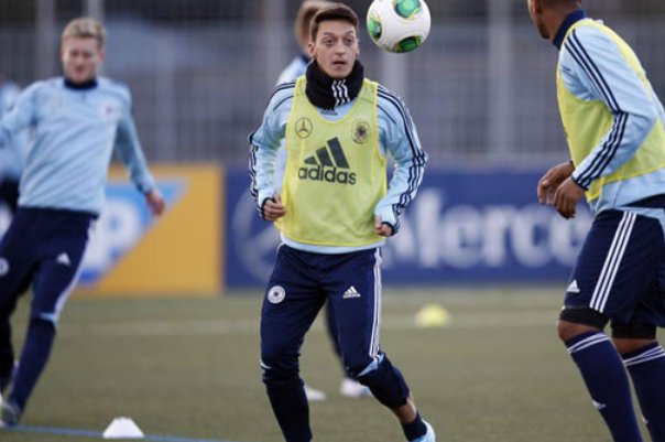 厄齐尔怎么消失了