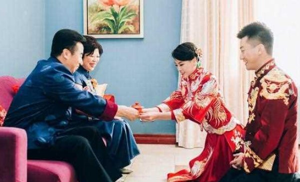 家公与儿媳的关系是什么称呼？