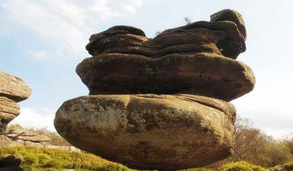 二年级狮子抢球的奇石怎么写？