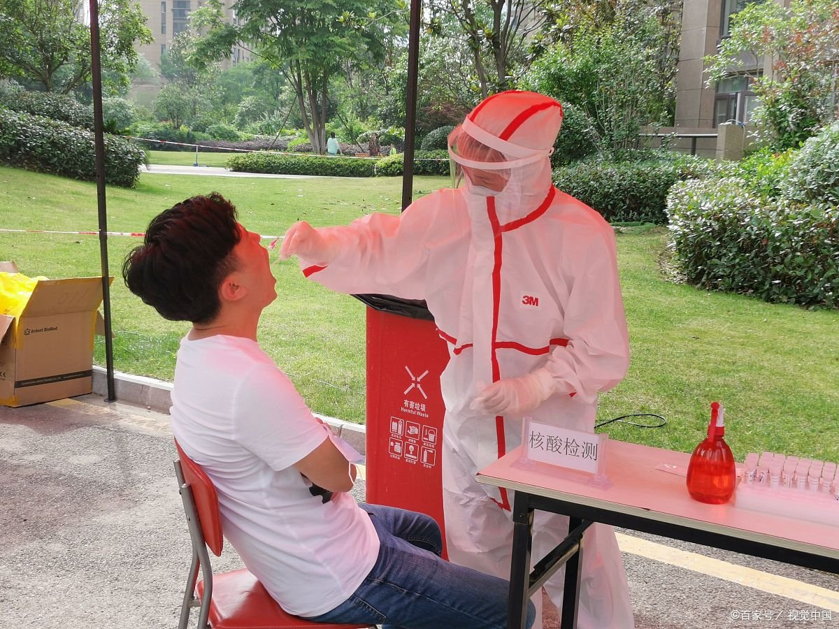 上海医生难回家，进小区被喷消毒液，为何会出现这种现象？