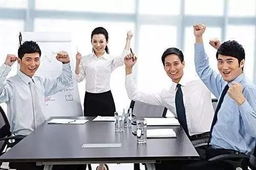 女子素颜不化妆被领导说邋遢,员工不注重形象会不会对公司产生负面影响?